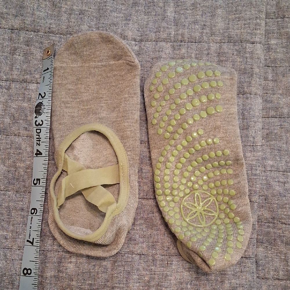 GAIAM Grey Non-Slip Yoga Socks